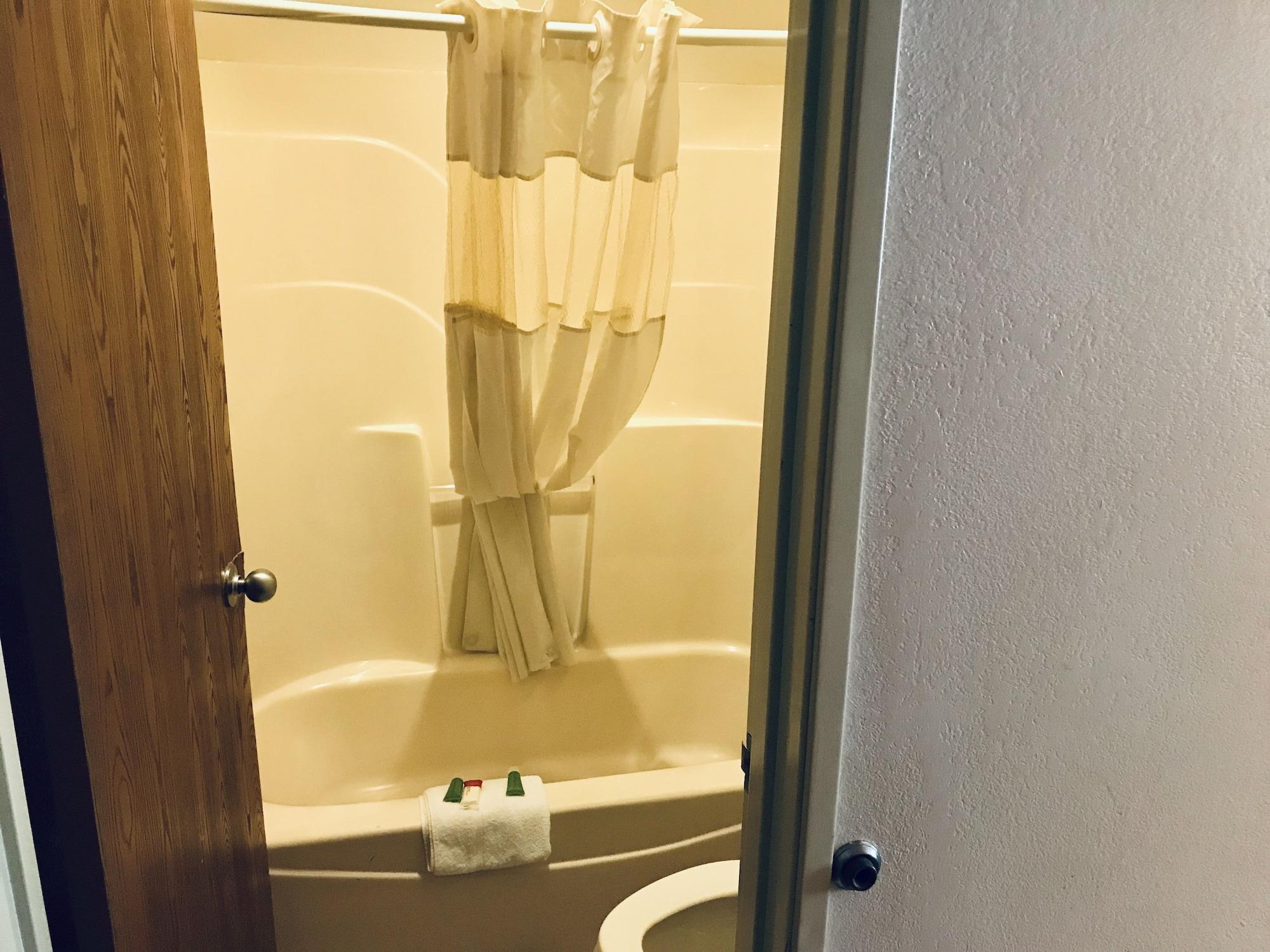 Kings By Oyo I-57 Hotel