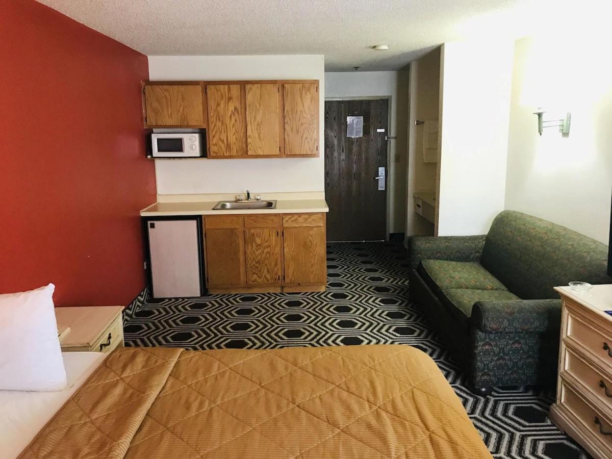 Kings By Oyo I-57 Hotel *
