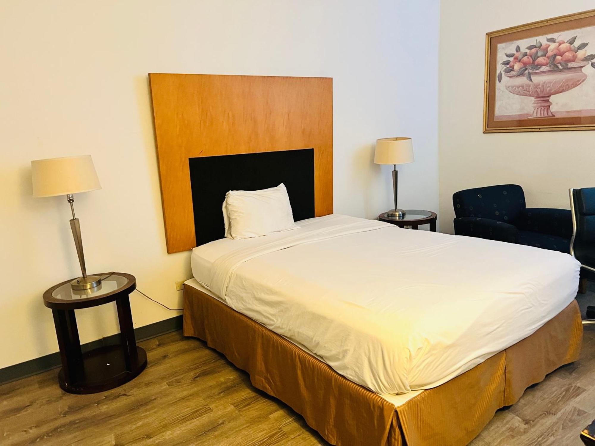 Kings By Oyo I-57 Hotel