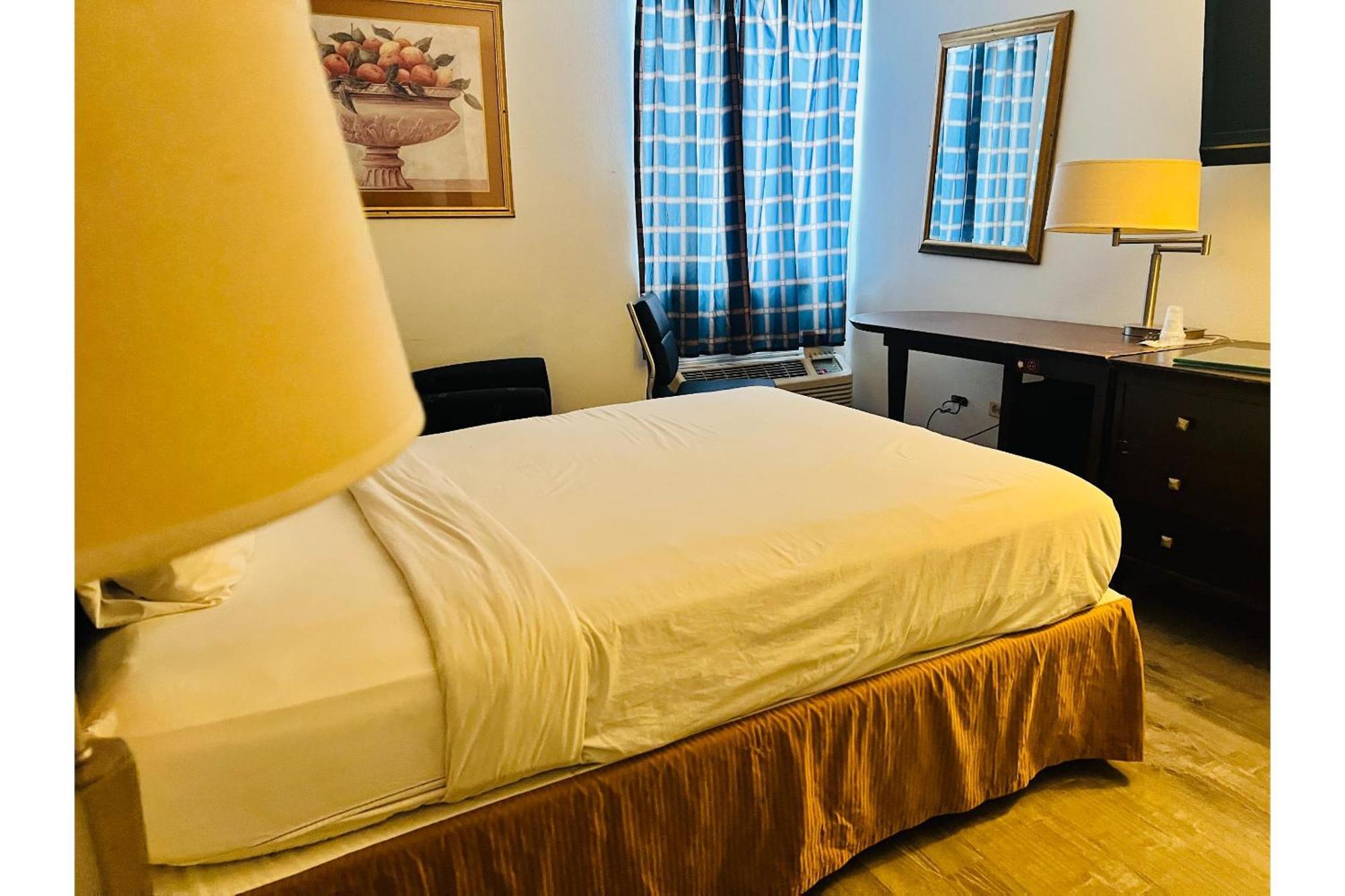 Kings By Oyo I-57 Hotel